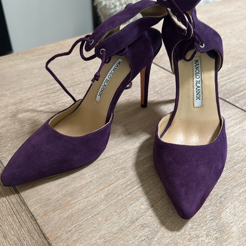Manolo Blahnik suede purple 38 NWOT